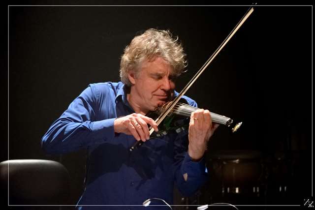 NIK_13159 Didier Lockwood - Violons Barbares - Guo Gan 09-12-2015 (Zz)  (p).jpg